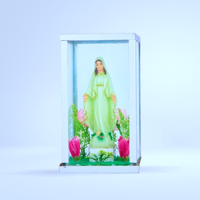 Vitrine Vierge Marie (robe verte, tulipes roses)