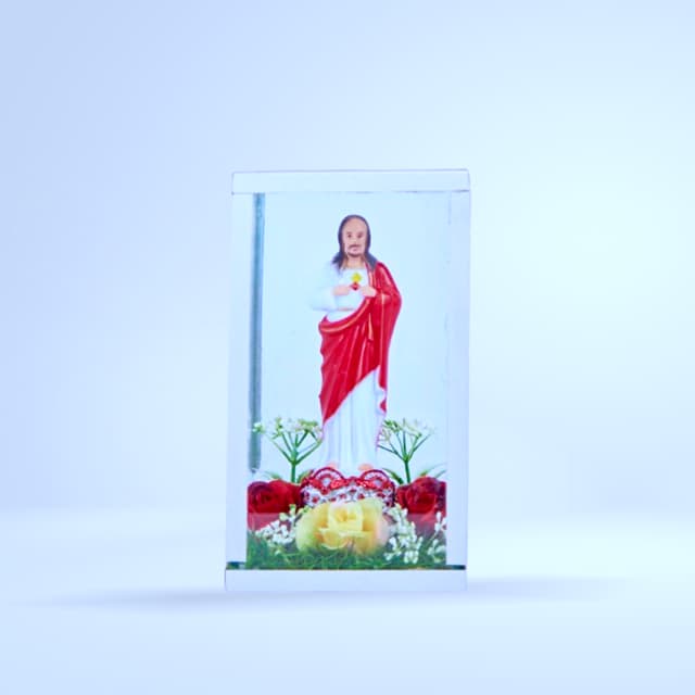 Niche décorative Sacré-Cœur (robe rouge/blanche, roses)