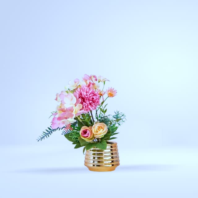 Bouquet fleurs roses - crème en pot doré